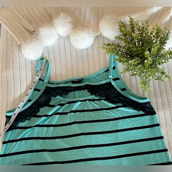 Torrid Tank Size 00 - Picture 3 of 6